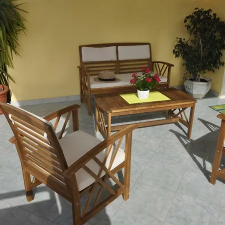La Terrazza Di Ub Couette-café Sìnnai